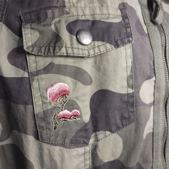 Ashley by 26 International Camo Embroidered Roll-up Tab Hunt Jacket Sz XL NWT - Picture 11 of 15